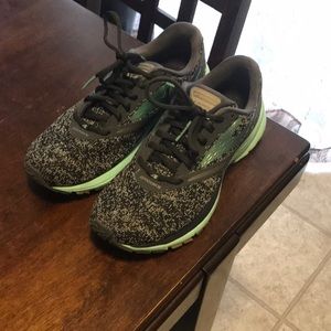 Brooks running shoes Mint colored / heather grey.